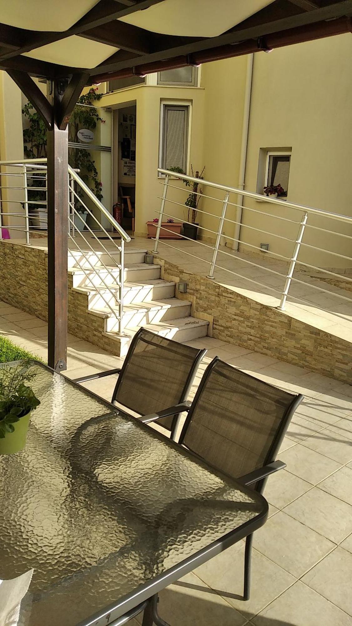 Angie's Summertime Apartment *
