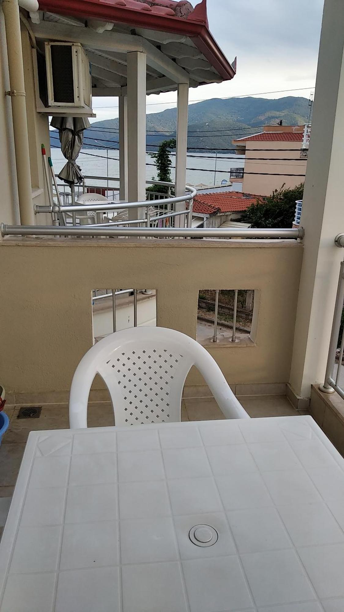 Angie's Summertime Apartment *