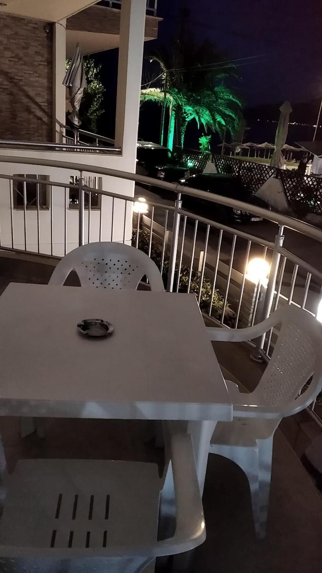 Angie's Summertime Apartment