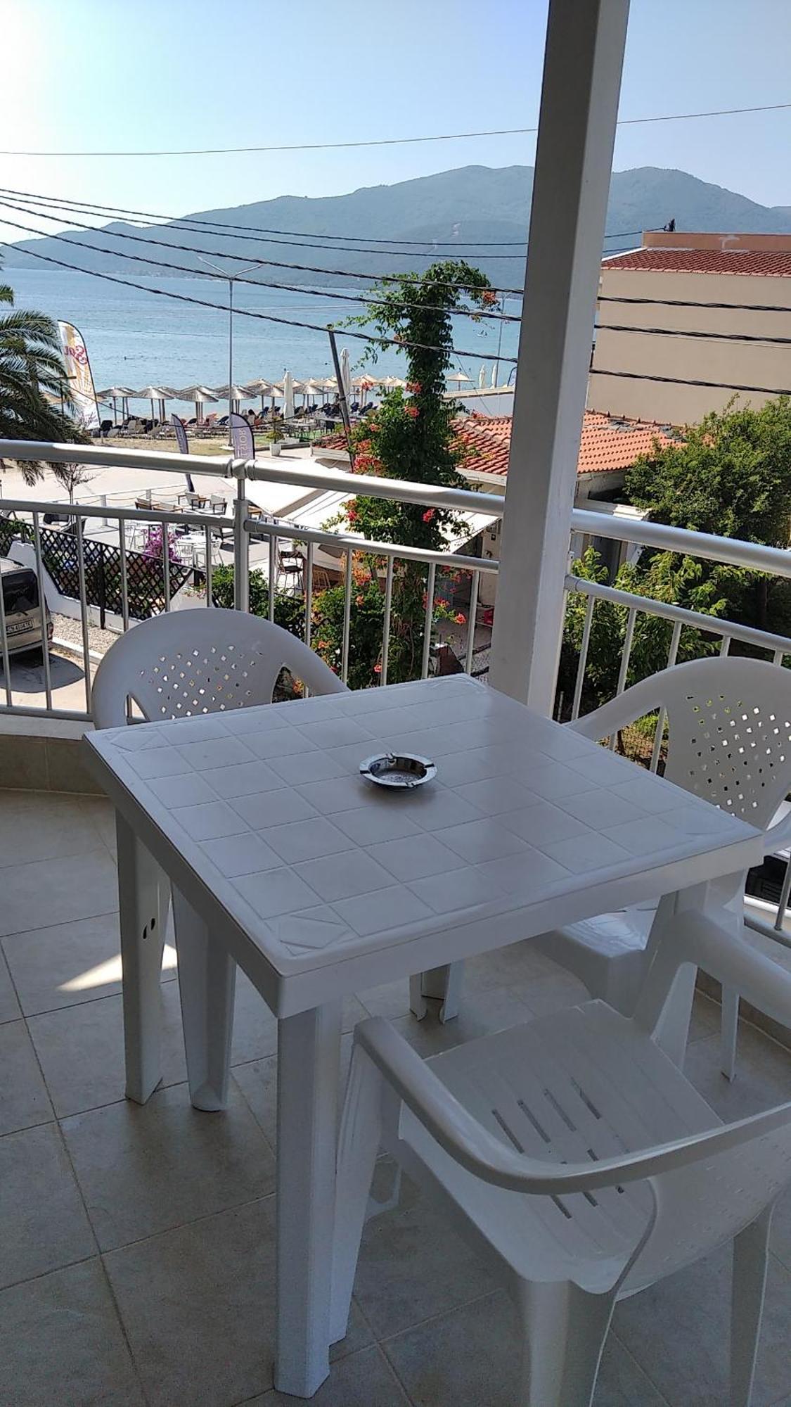 Angie's Summertime Apartment